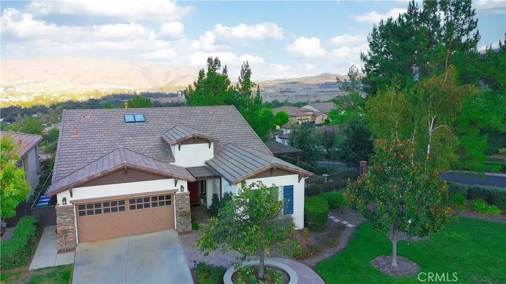 24572 Gleneagles, Corona