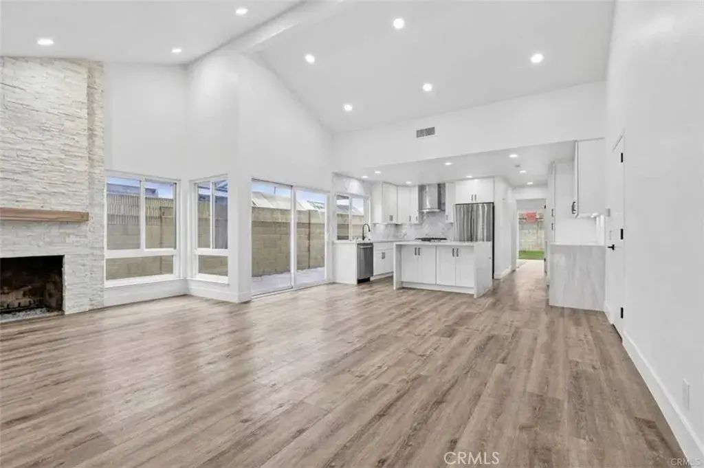 12314 Carnaby, Cerritos