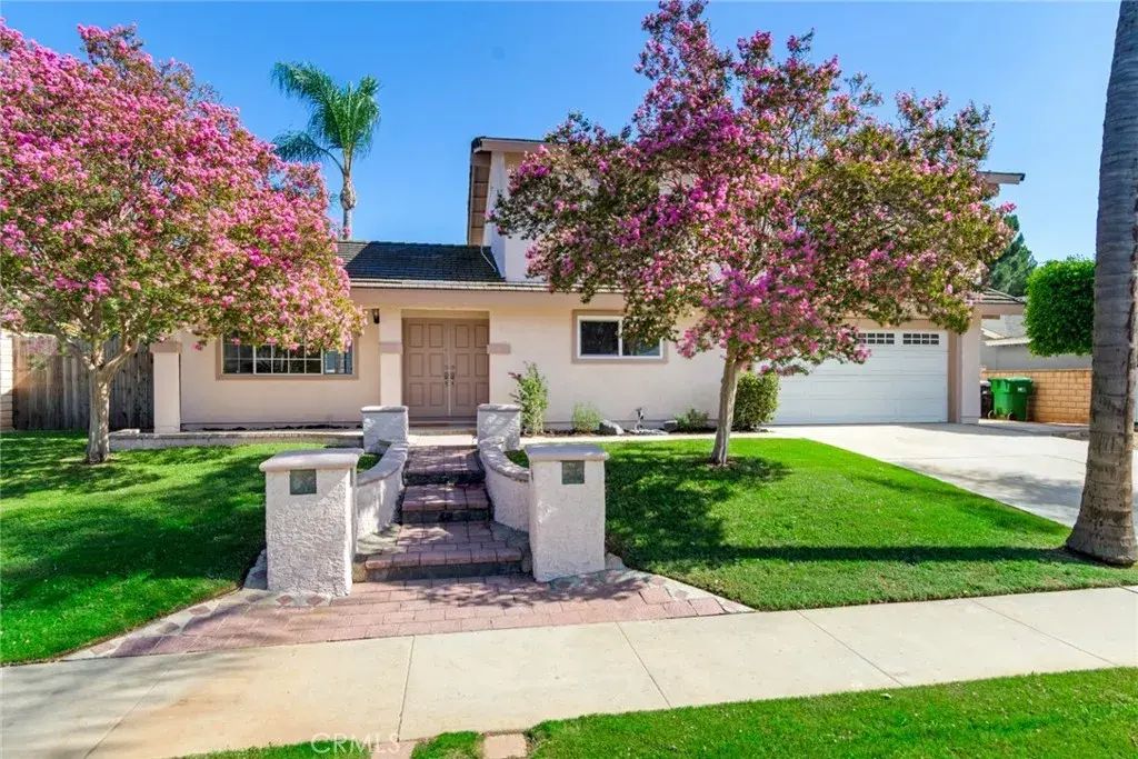 1011 Driftwood, Corona