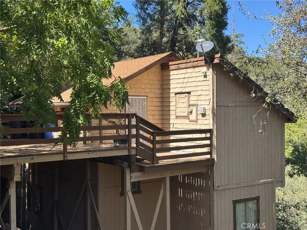 327 E Zermatt Drive, Crestline