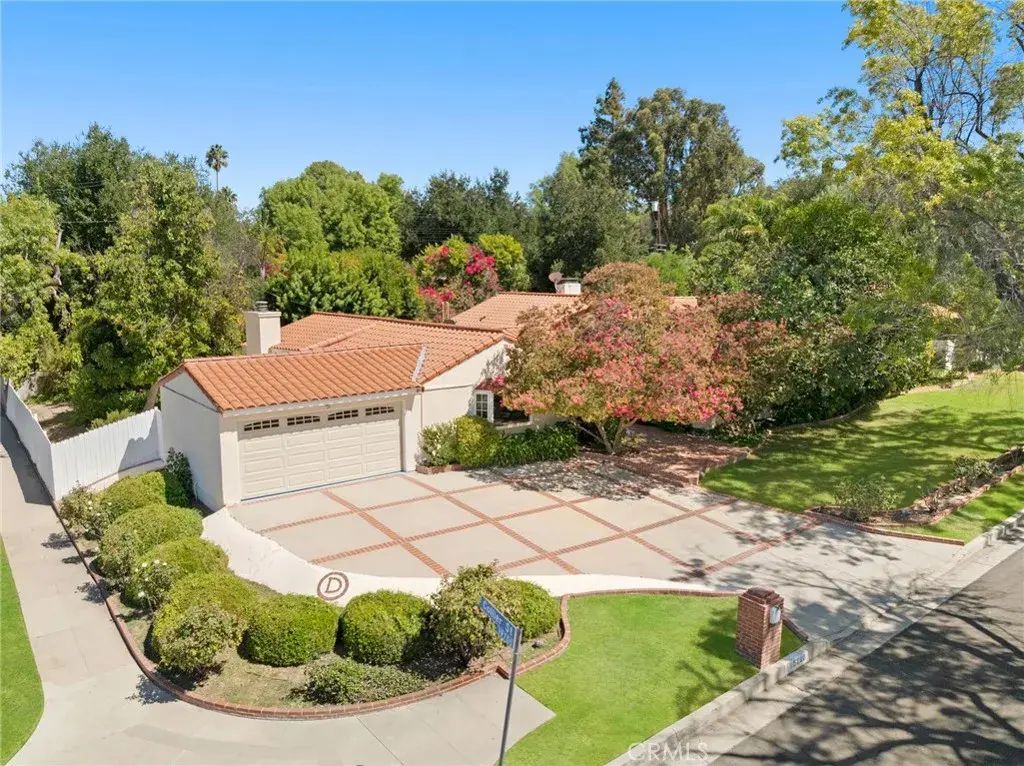 5220 Collier Place, Woodland Hills