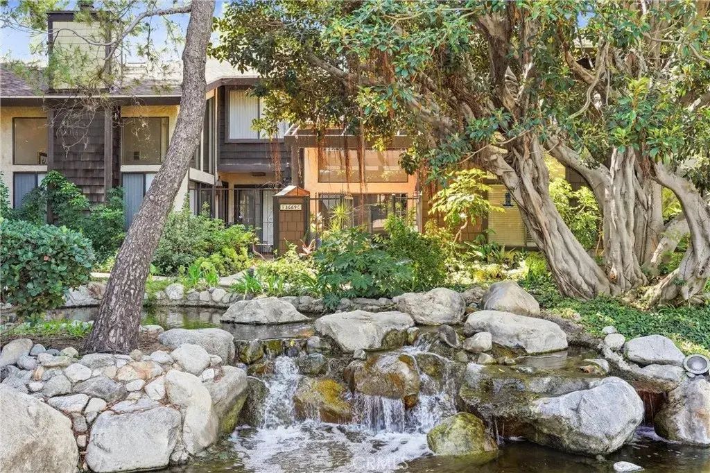 3669 Country Club Drive C, Long Beach