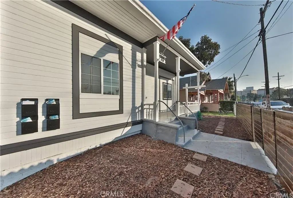 210 Belmont Avenue, Los Angeles