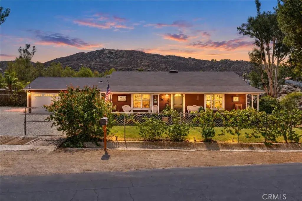 41097 Crest, Hemet