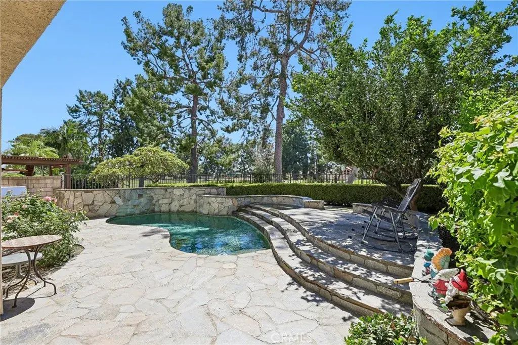 1215 Holt, Placentia