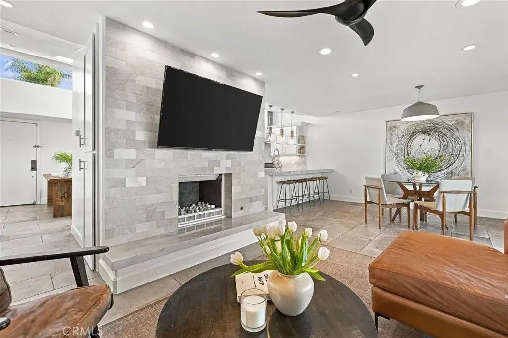 1222 Las Arenas Way 23, Costa Mesa