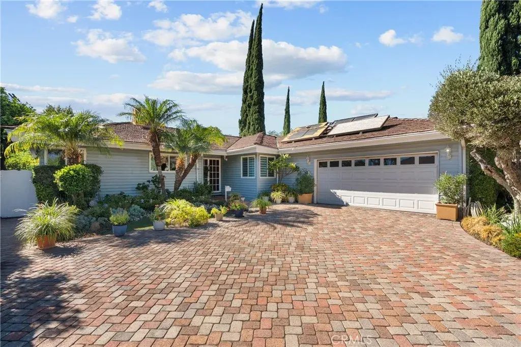 8941 Gloria Avenue, North Hills