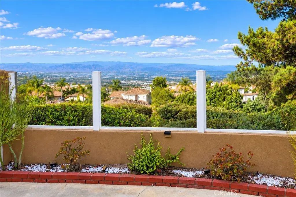 19381 Cascade Drive, Lake Forest
