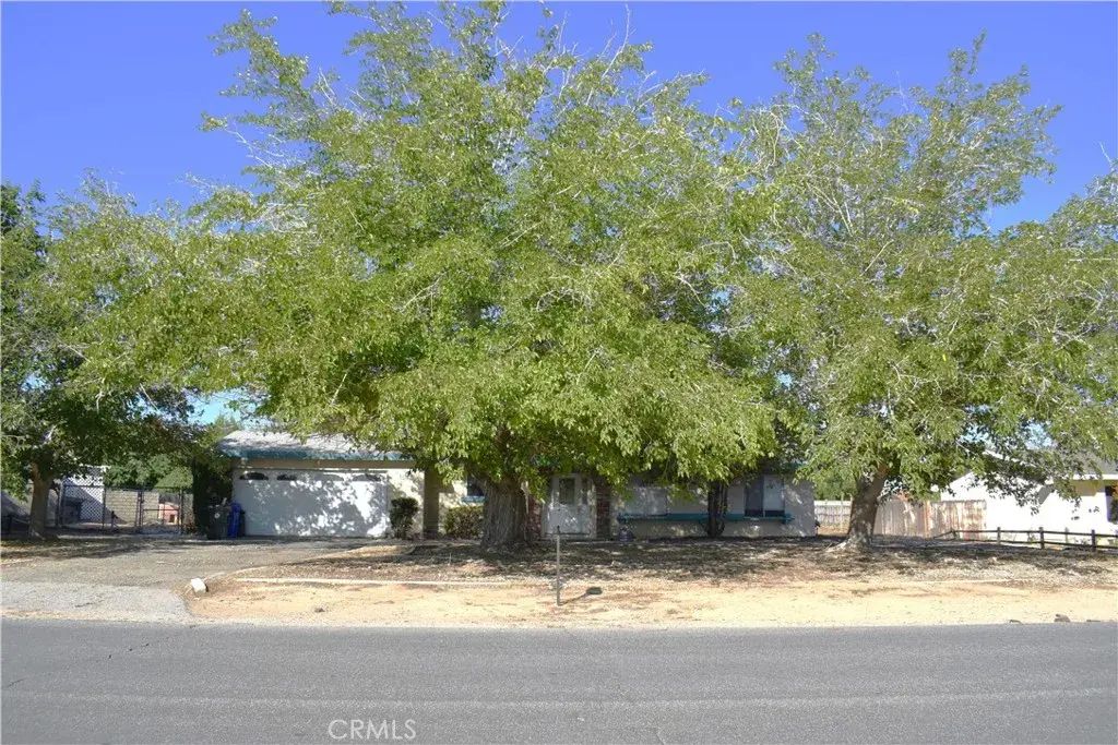 12566 Iroquois Road, Apple Valley
