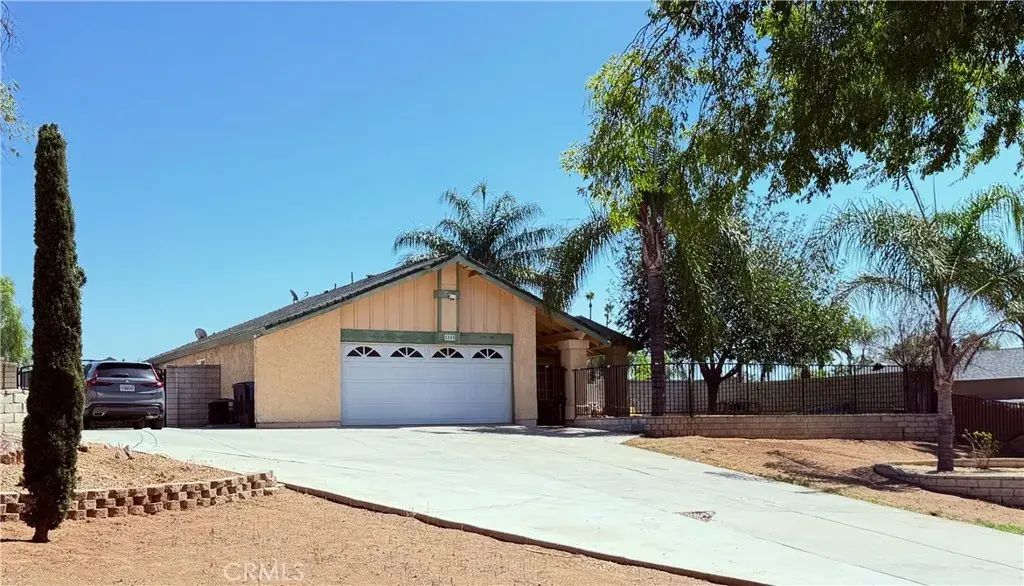 5855 Bolivar, Riverside