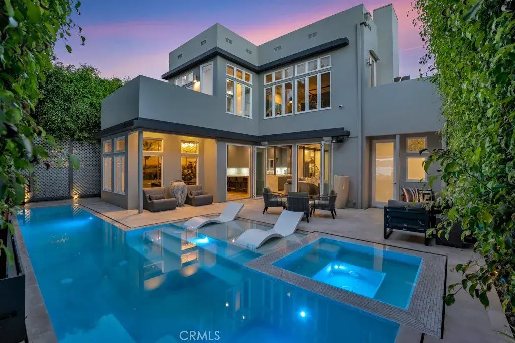 8719 Rosewood Avenue, West Hollywood