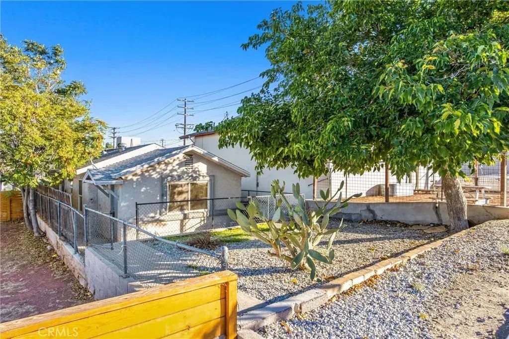 15557 5th Street, Victorville