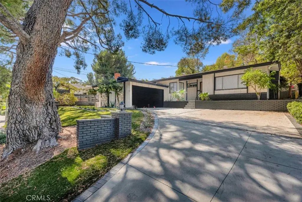 9425 Mclennan Avenue, Northridge