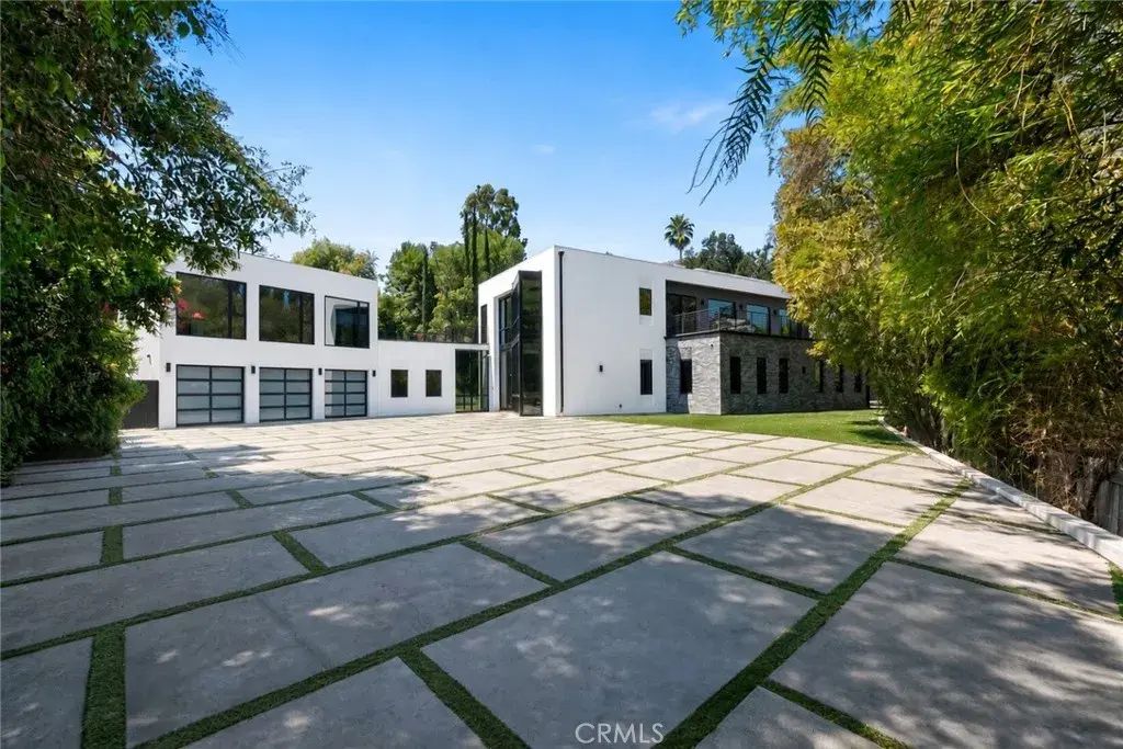 4653 Vanalden Avenue, Tarzana