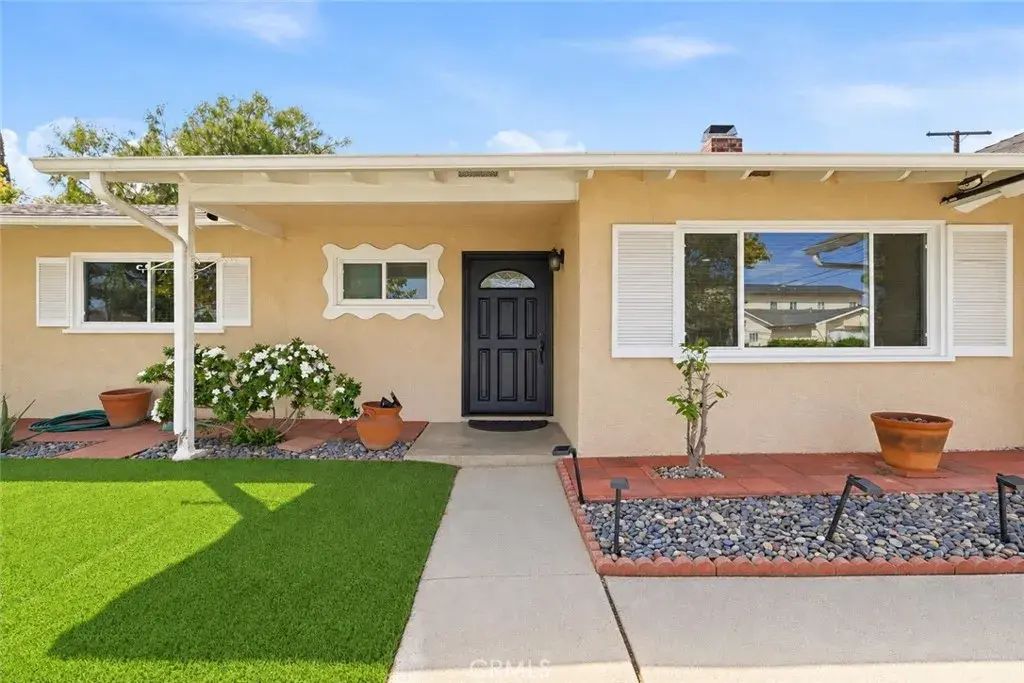 6683 Gross Avenue, West Hills