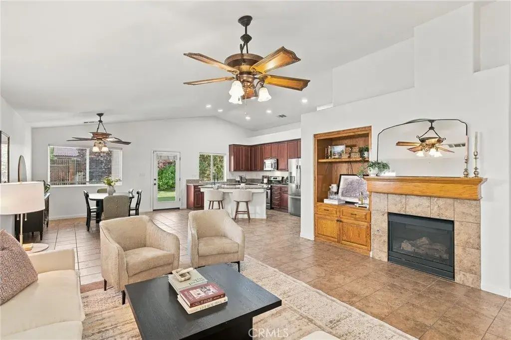 5116 Silver Clover, Bakersfield