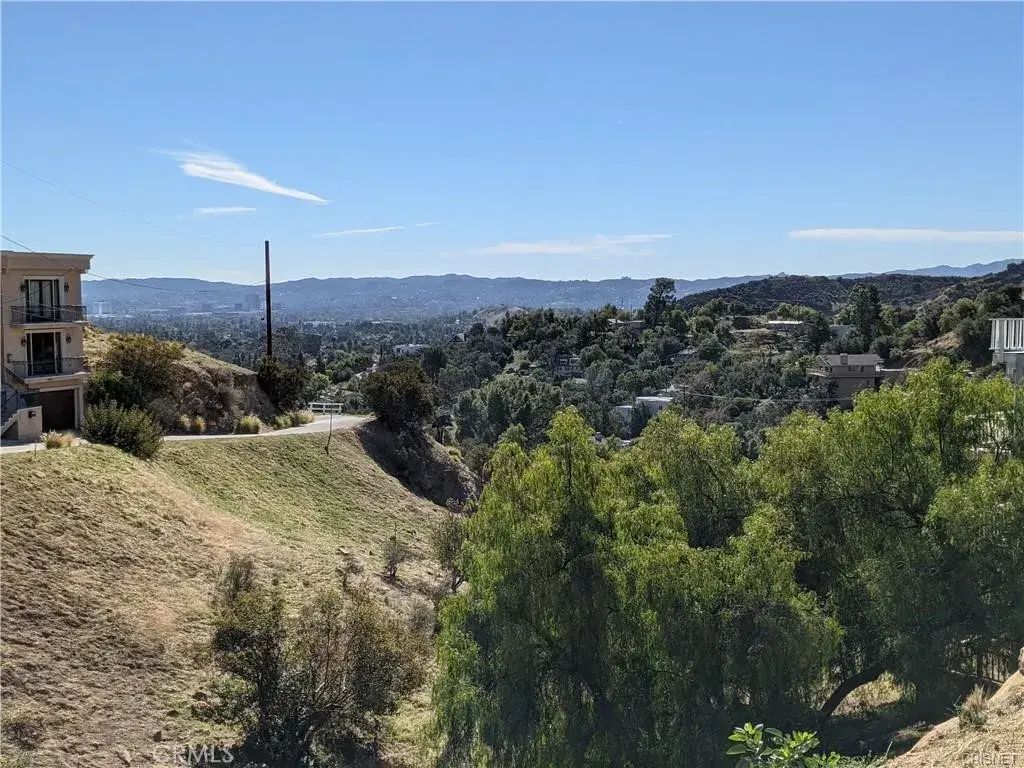 8554 Hillcroft, West Hills