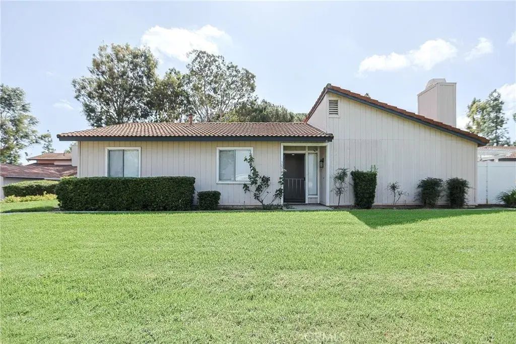 1078 Border, Corona
