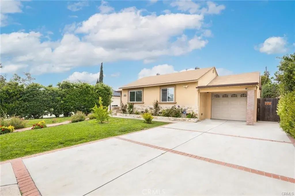 7035 Calhoun Avenue, Van Nuys