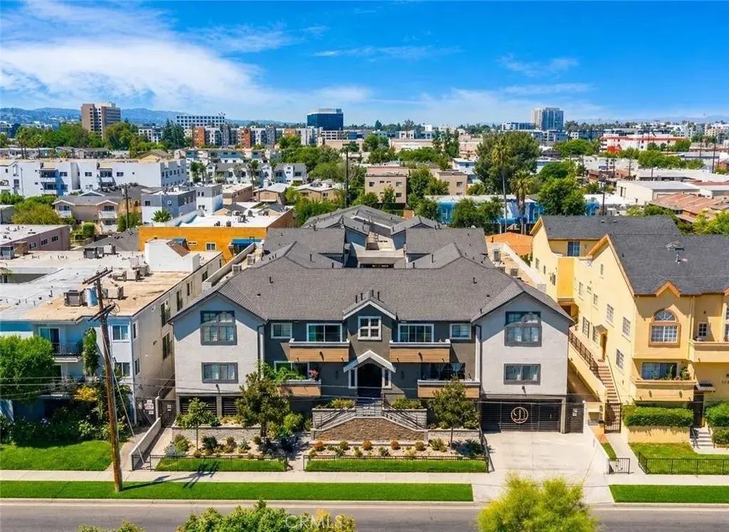 5325 Denny, Los Angeles