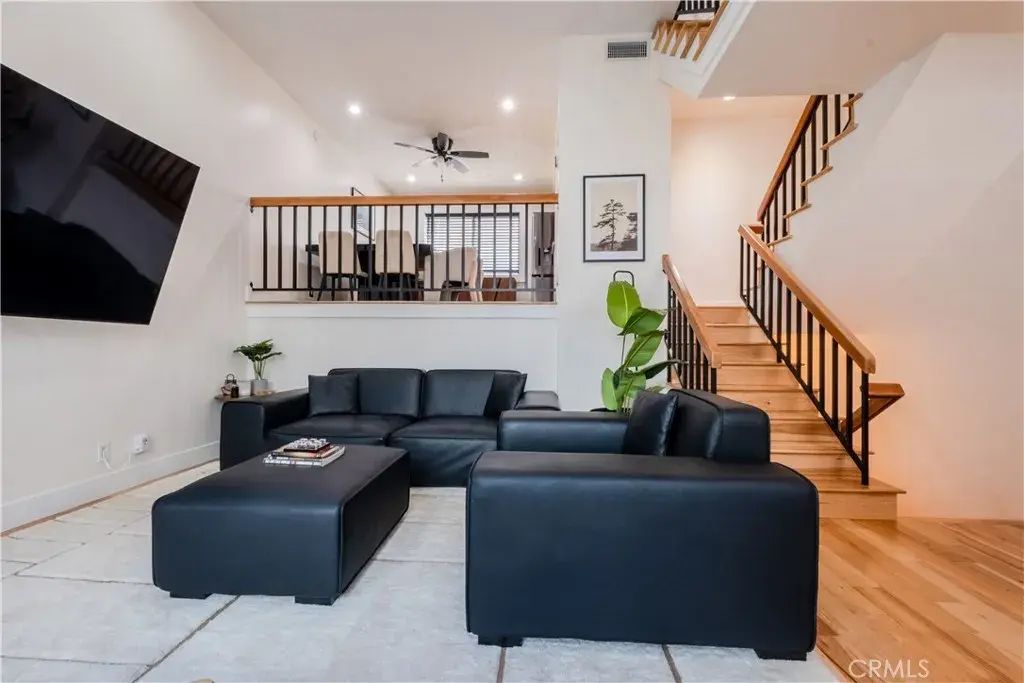 10911 Bluffside Drive 17, Studio City