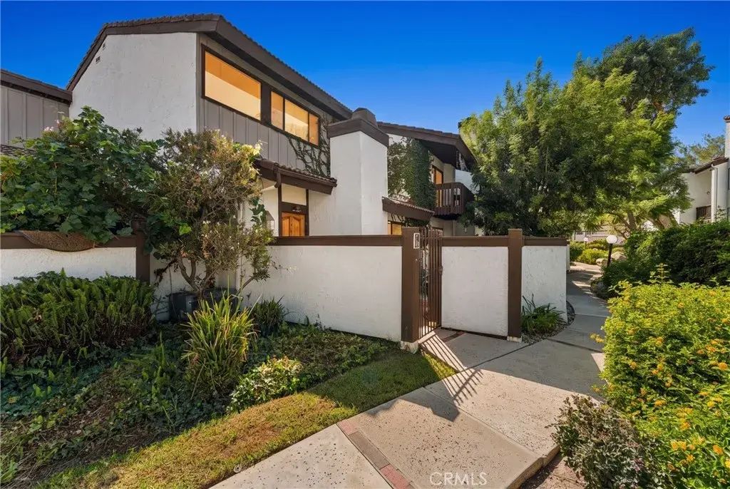 21545 Erwin 96, Woodland Hills