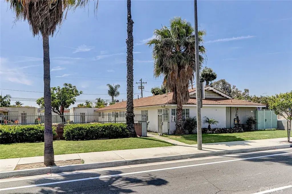 2018 E La Palma Avenue, Anaheim