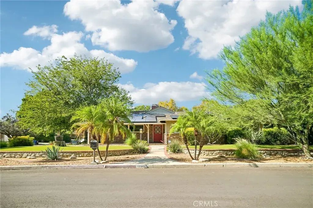 18011 Sunburst Street, Sherwood Forest