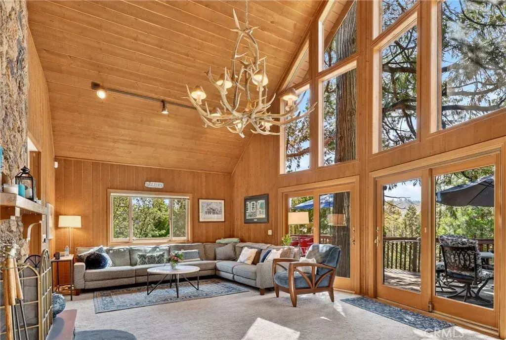 374 Grass Valley Road, Lake Arrowhead