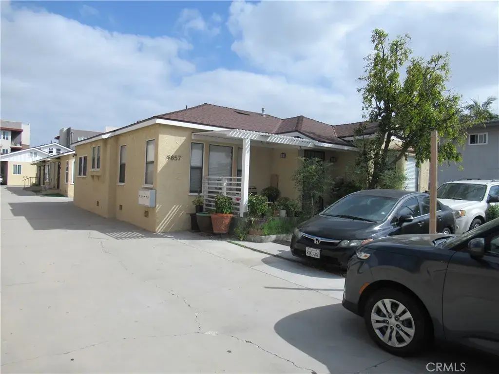 9857 Belmont, Bellflower