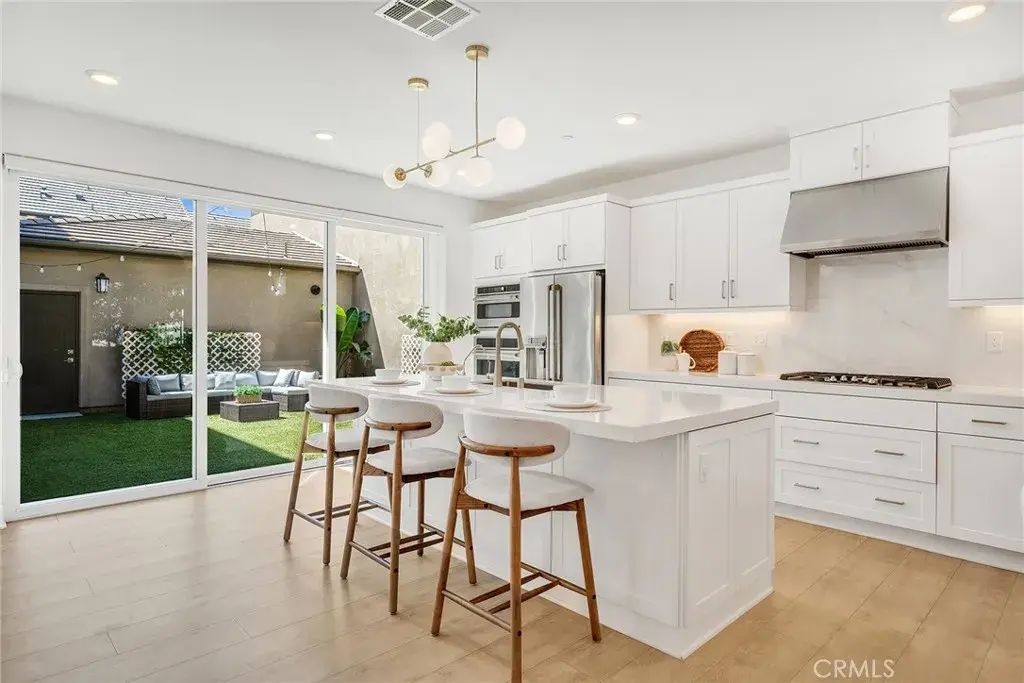 174 Sash, Irvine