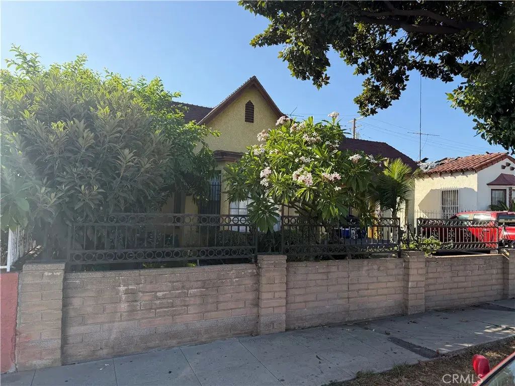 955 S Hillview, East Los Angeles