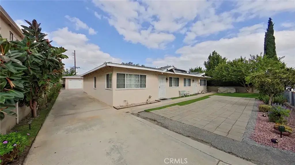 5633 Denny, North Hollywood