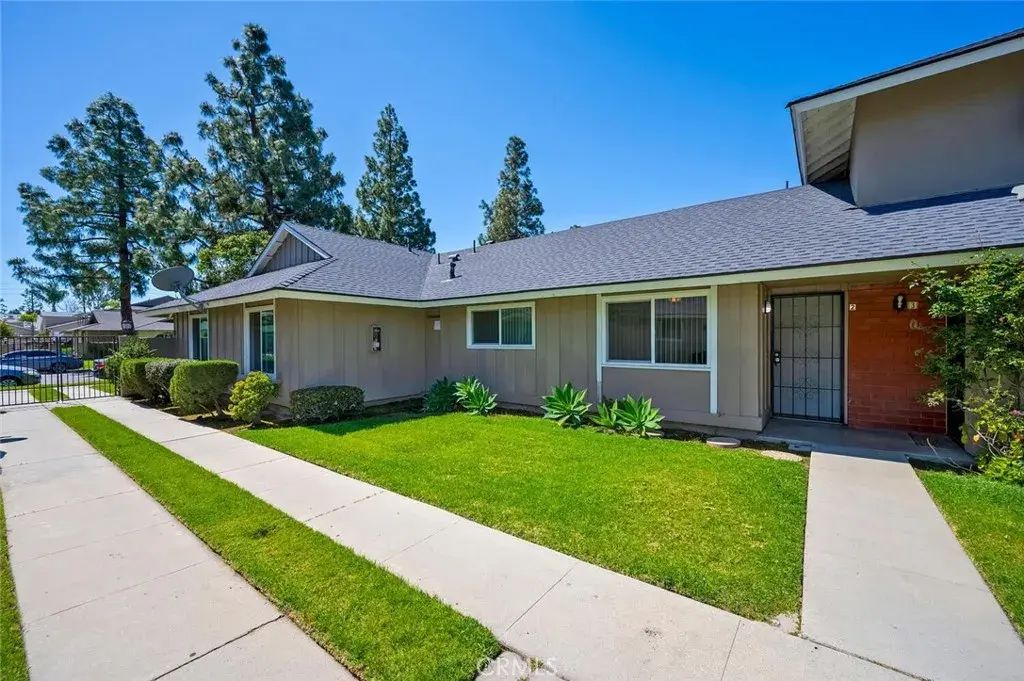 2613 W Aurora 2, Santa Ana