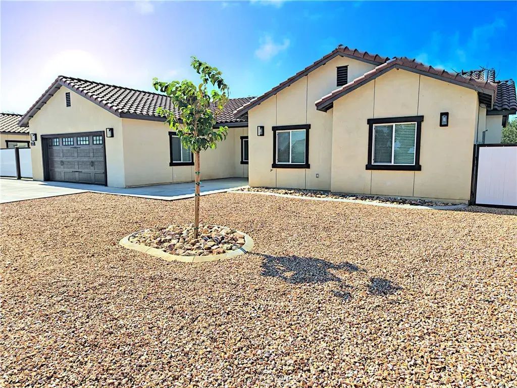 9250 E Avenue R-14 East, Sun Village