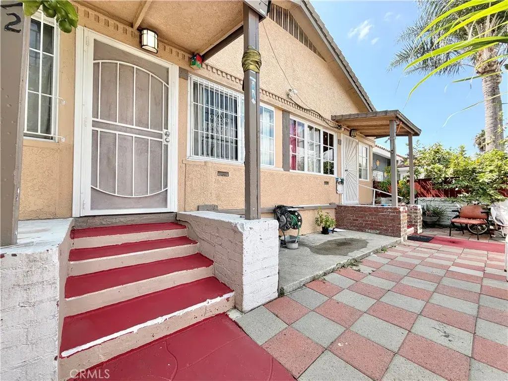 218 E 60th Street, Los Angeles