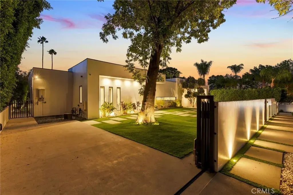 20141 Wells Drive, Woodland Hills