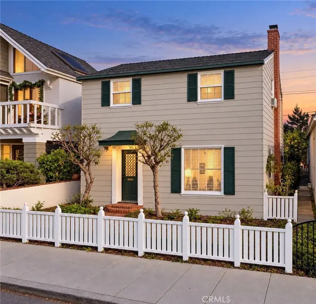 82 Via Di Roma Walk, Long Beach
