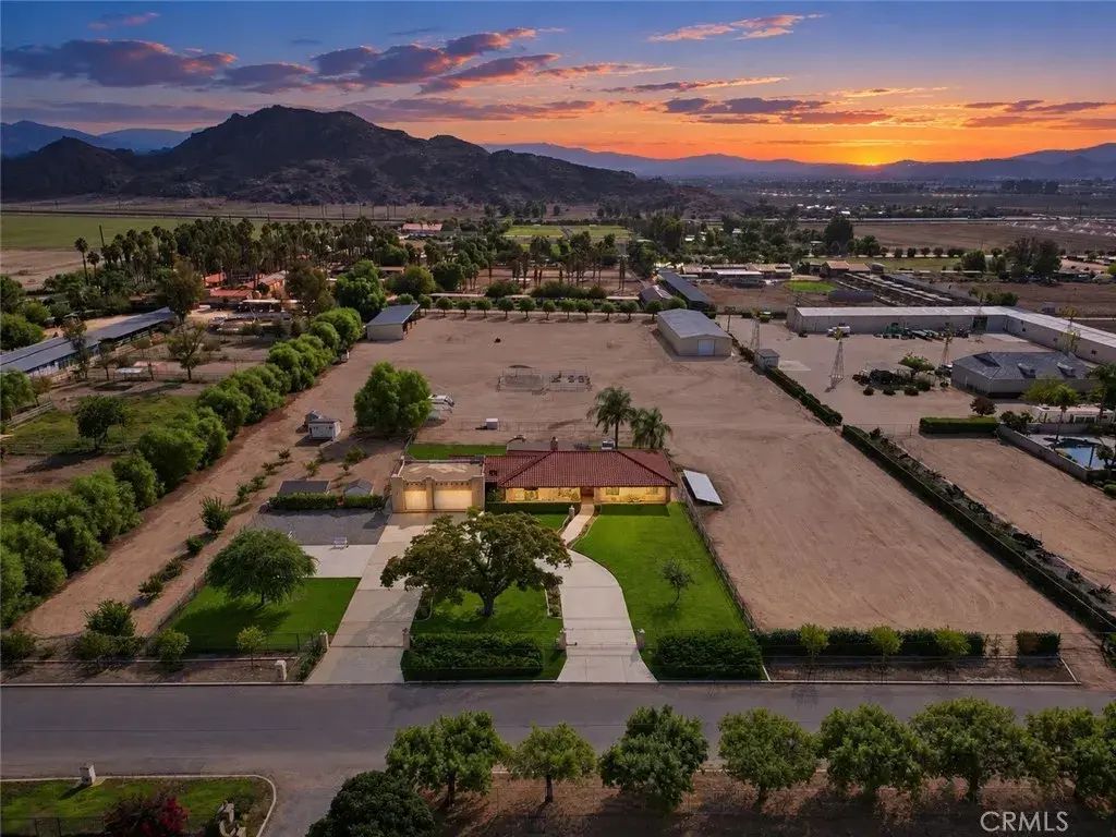 25124 Los Rancherias, Hemet