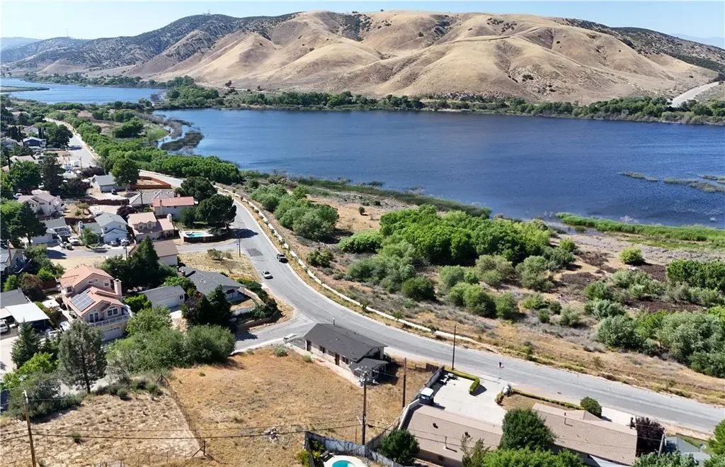 Denview Dr Vic Sandrock, Lake Hughes