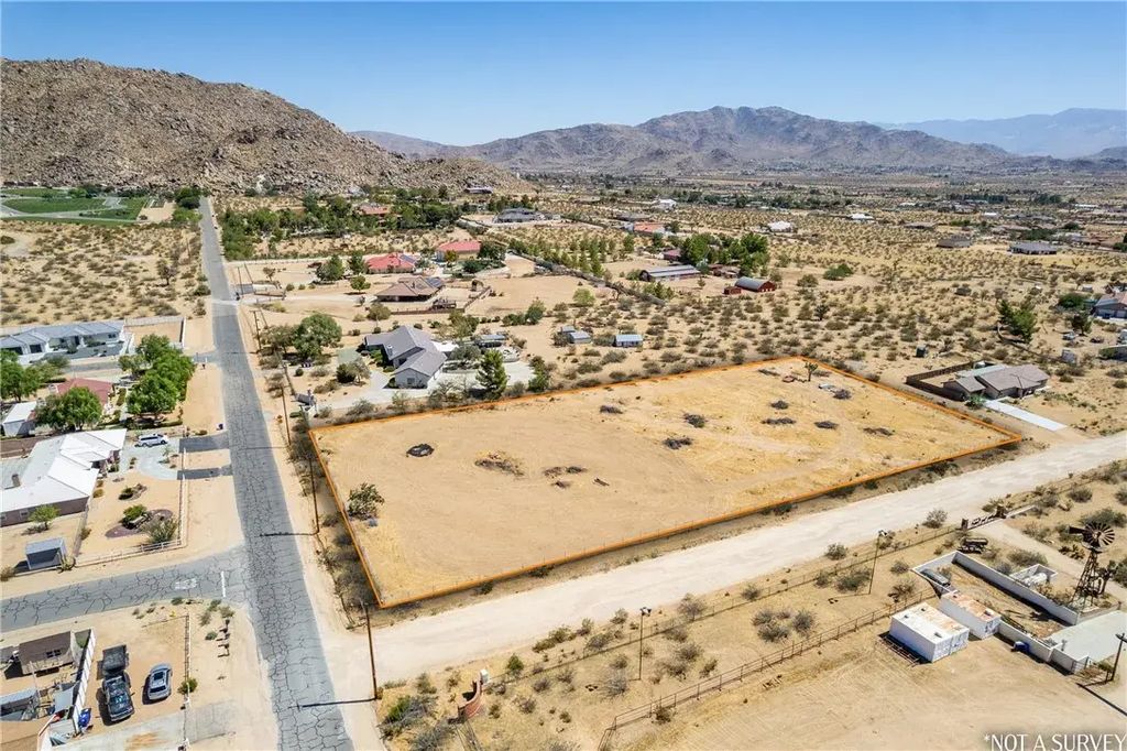 23595 Waalew, Apple Valley