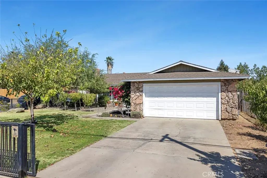 1301 E Kennedy, Madera