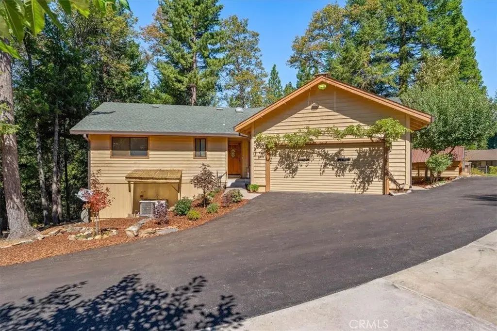 4000 Hope Lane, Dunsmuir