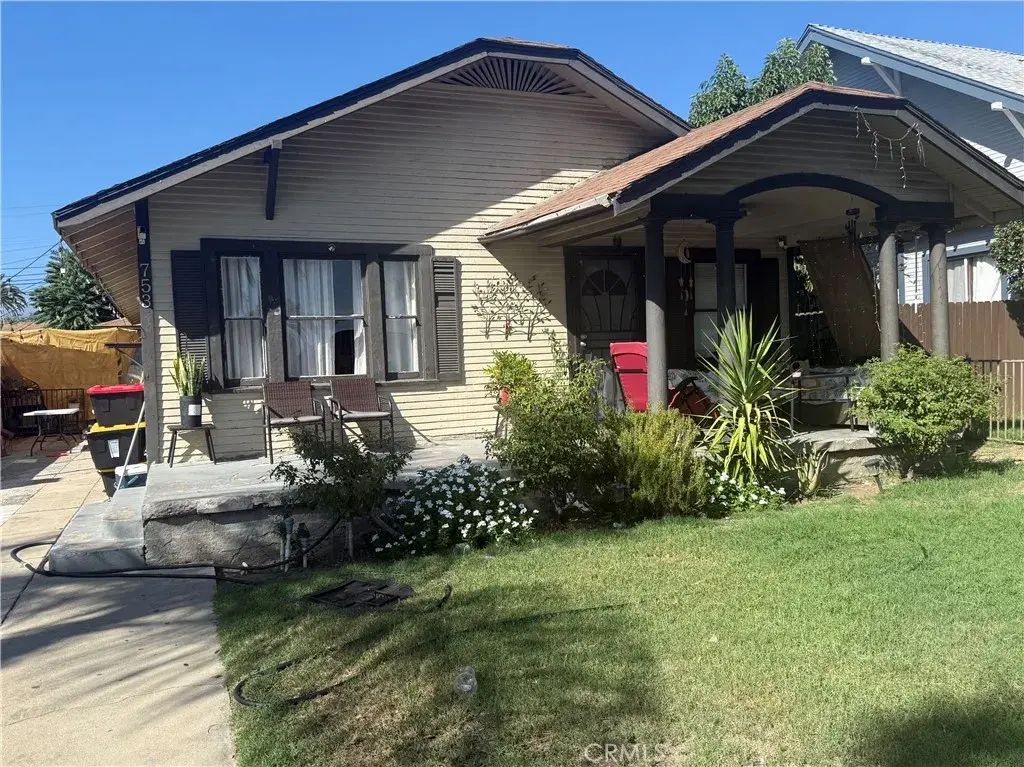 753 E D, Ontario