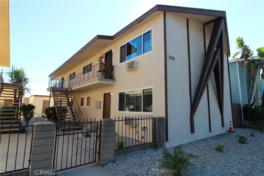 1010 E 32nd A, Signal Hill