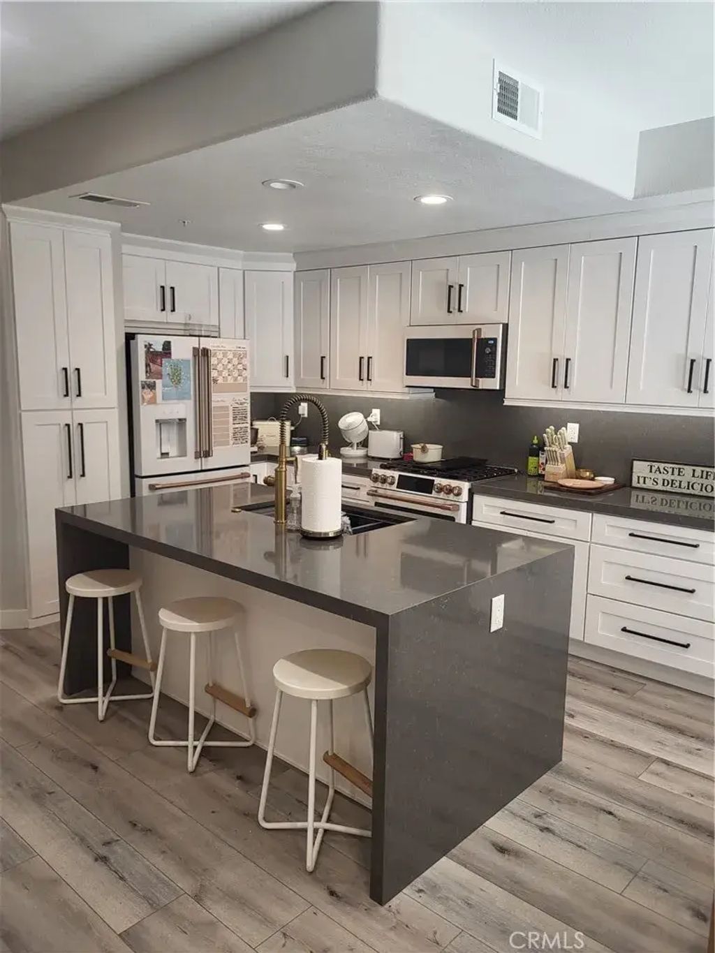26373 Arboretum 1302, Murrieta