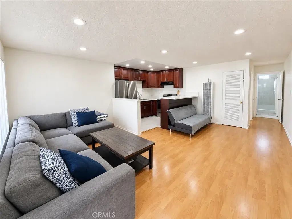 801 E Chestnut Street 2, Glendale