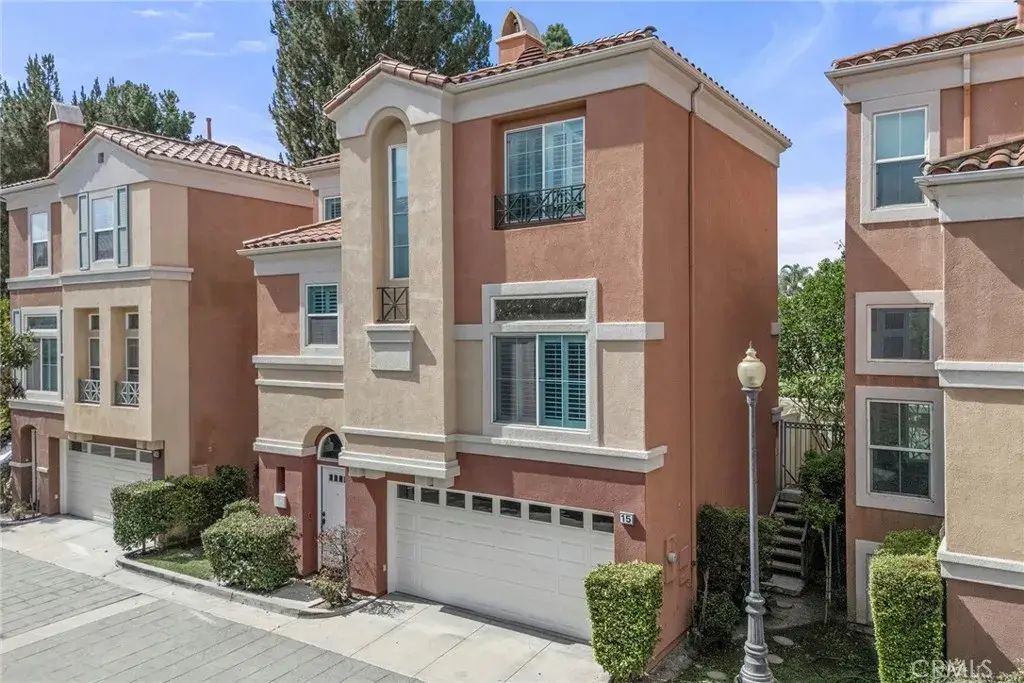 15 Medici Aisle, Irvine
