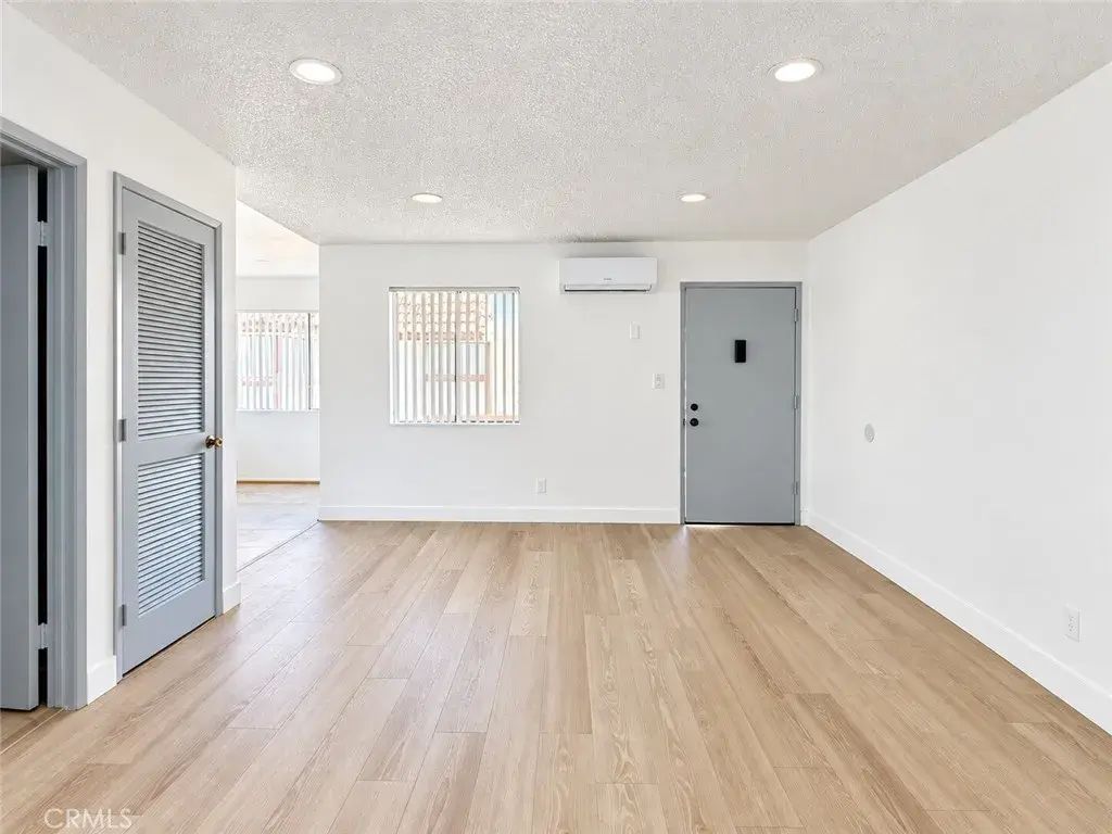 801 E Chestnut Street 8, Glendale