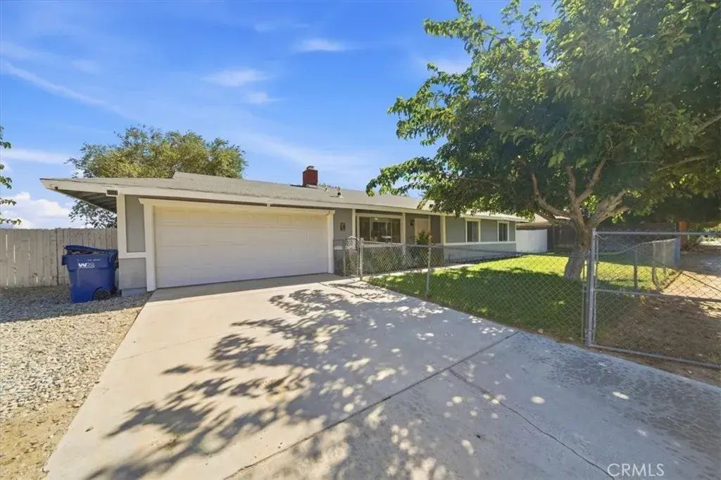 16523 Mackennas Gold Avenue, Lake Los Angeles